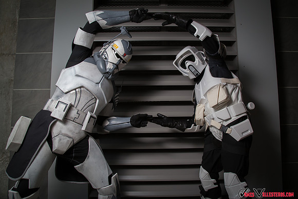 Commander Wolfe (@pickles_jaro) & Scout Trooper (@mortefina)