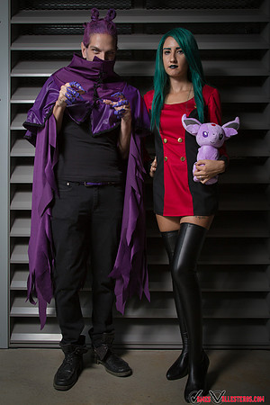 Haunter (@hollow.rob) and Sabrina (@nessa_queen_alien)